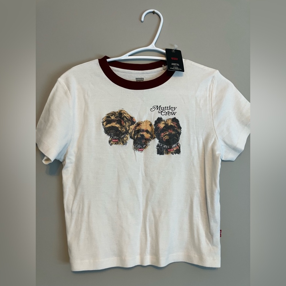 NWT Levi’s Essential Sporty Tee.